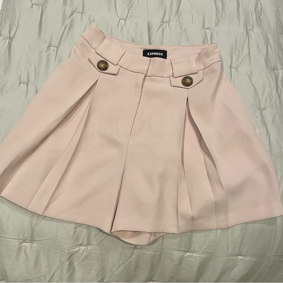 Express Extreme High Rise Shorties - Picture 3 of 3